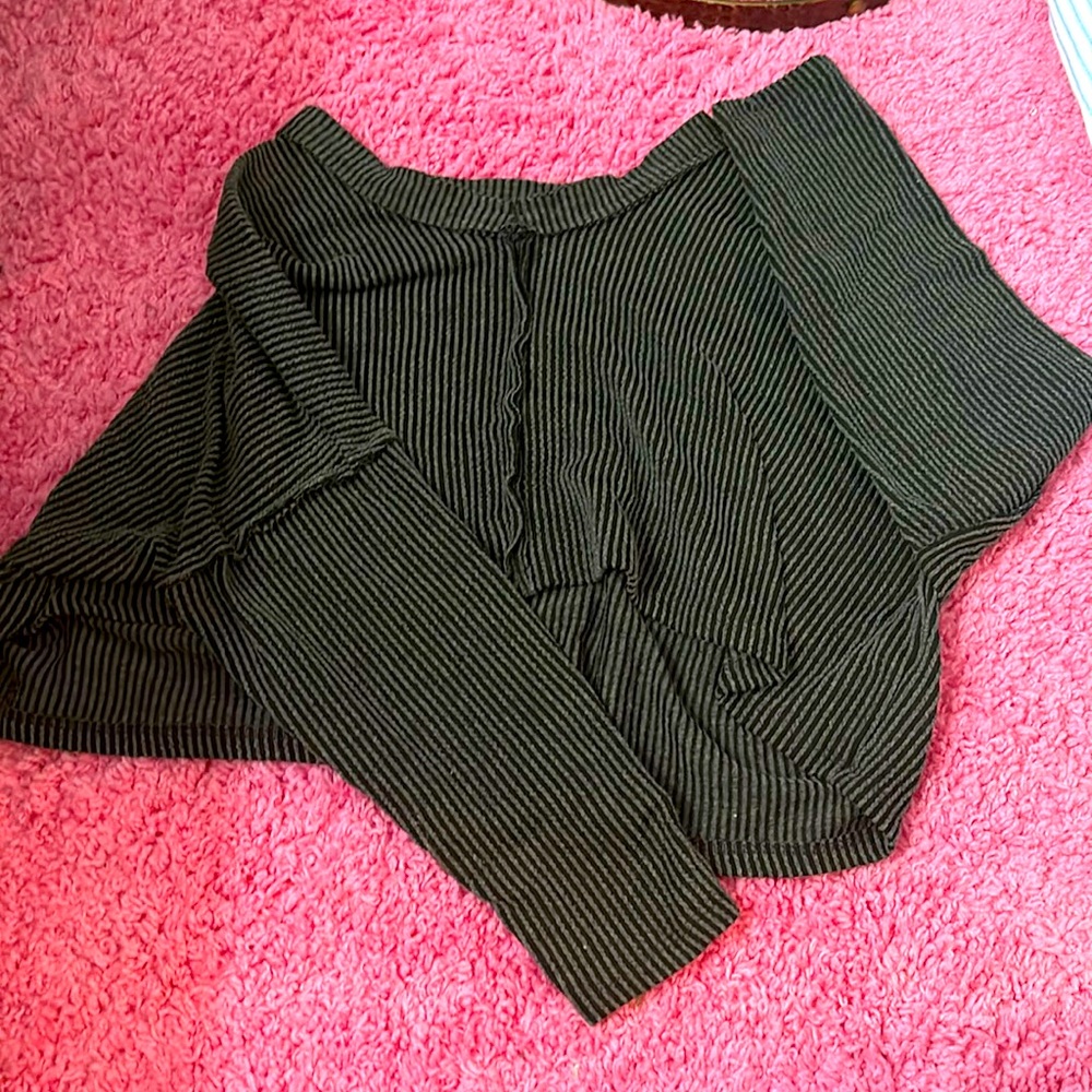 Cute black shirt great for winter